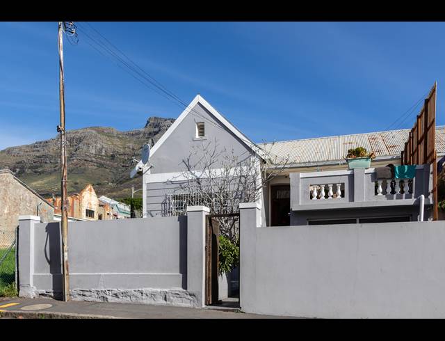 7 BEDROOM HOUSE FOR SALE IN WALMER ESTATE